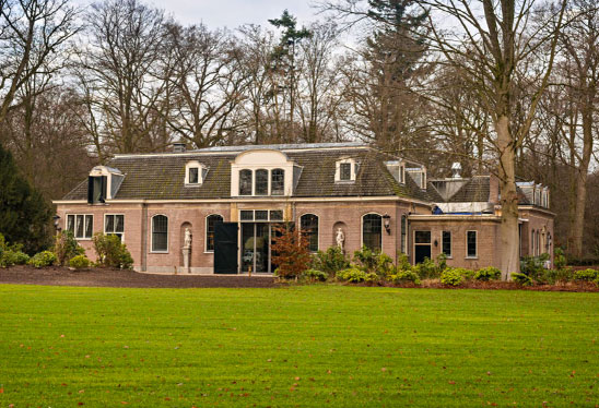 Photo of the Carriage Hall at Hotel Park Broekhuizen, the former stables of the estate.