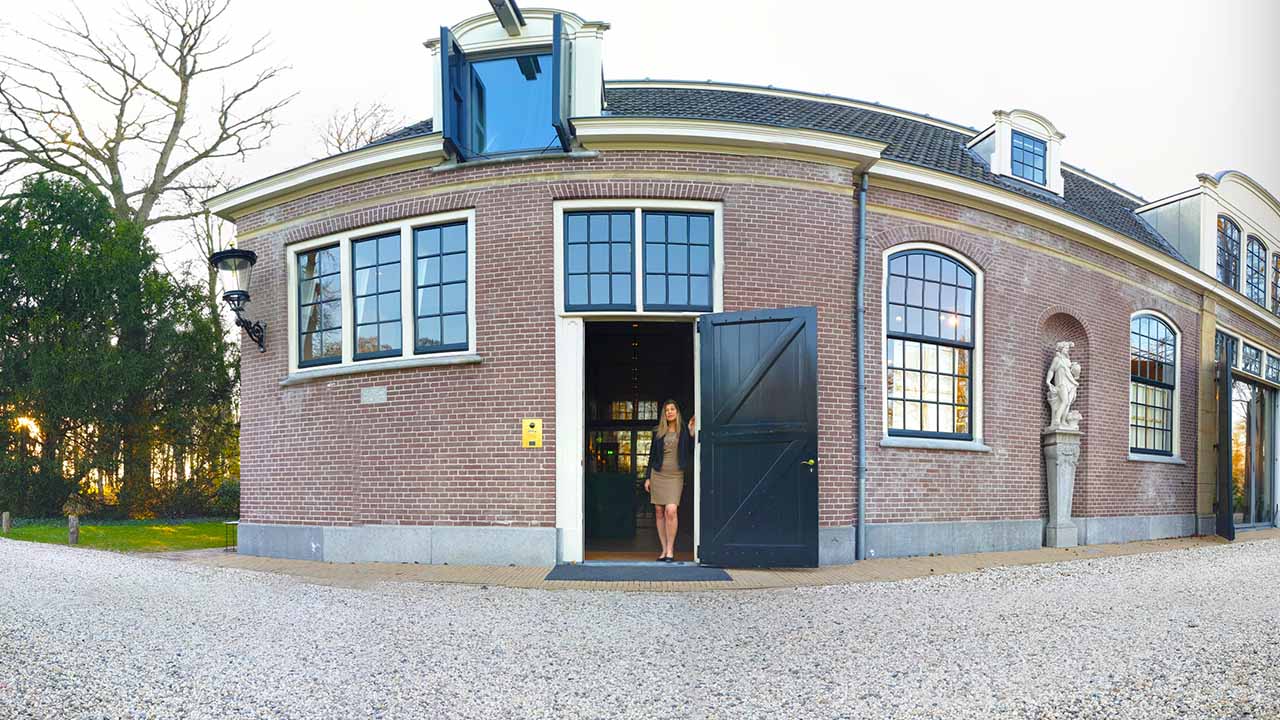 Blog banner. Photo of Laura Meddens standing in a doorway of the Carriage House where her solo exhibition was held on the estate of Parc Broekhuizen in The Netherlands.